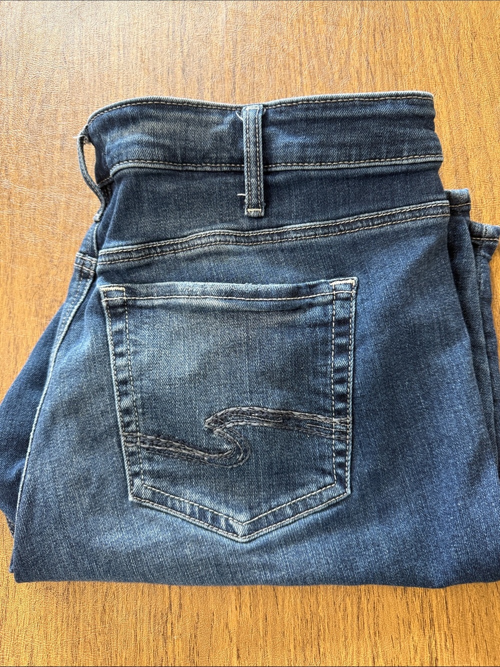 Silver Jeans medium blue denim shorts 16W